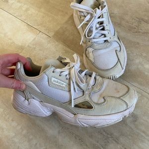 Adidas falcons size 7